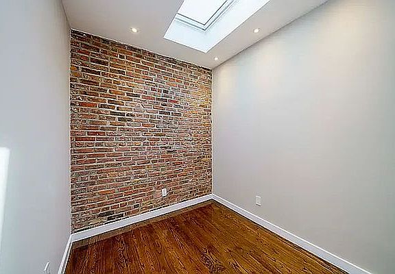 4th image of 72 Carmine St #3G