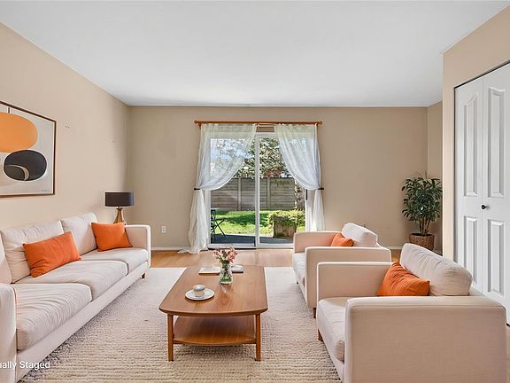 4th image of 717 Aspen Rd #12