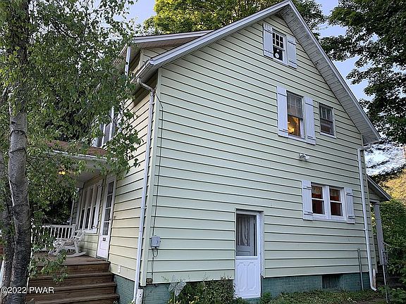 1 spot parking on this side 