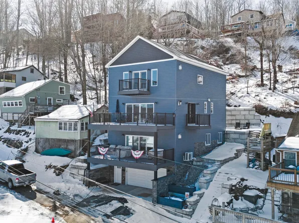 109 Paradise Rd E, Greentown, PA 18426