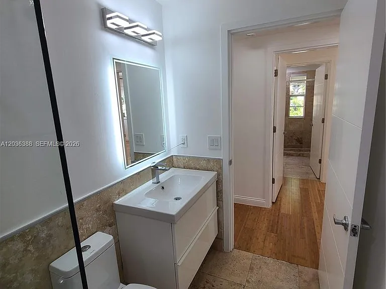 825 Michigan Ave #3 — Photo 42
