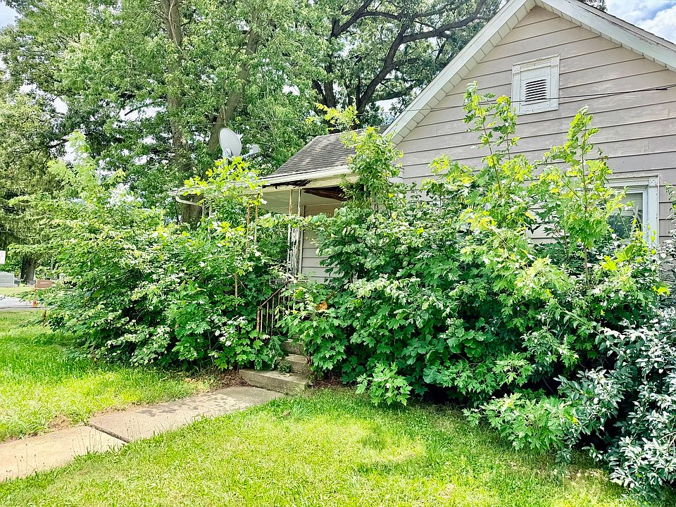 2nd image of 214 E Reynolds St
