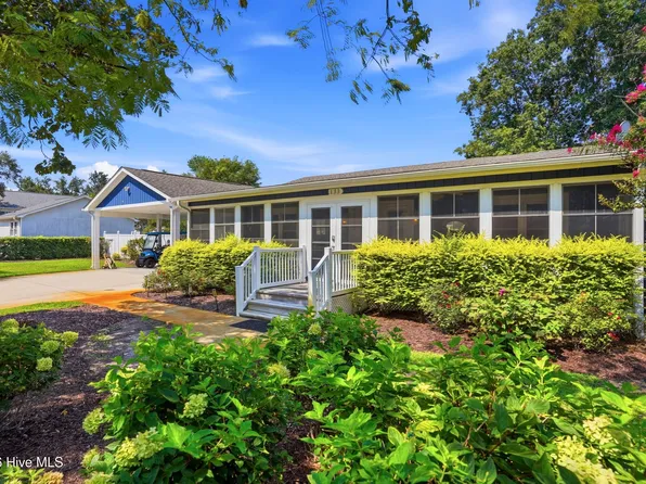 133 NE 29th Street, Oak Island, NC 28465