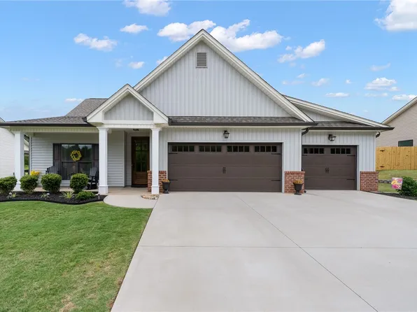 52 Dendy St, Pelzer, SC 29669