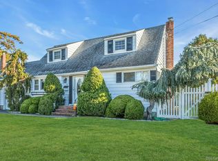 17 Linwood Place, Massapequa Park, NY 11762