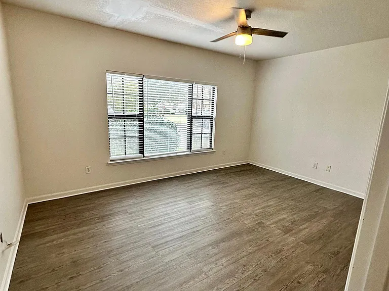 405 La Travesia Flora St #101 — Photo 15