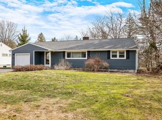 214 Palmer Dr, Fayetteville, NY 13066