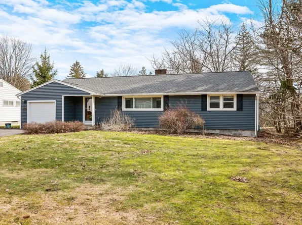 214 Palmer Dr, Fayetteville, NY 13066