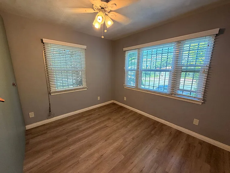 586 E Fairview Blvd — Photo 12