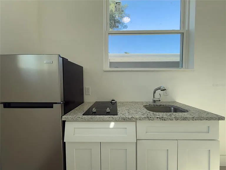401 E Columbus Dr #4 — Photo 3