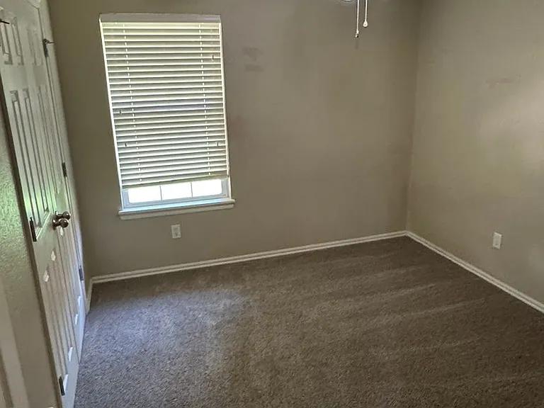 1629 Creekside Ln — Photo 10