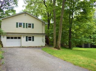 14 Hemlock Rd, Andover, NJ 07821