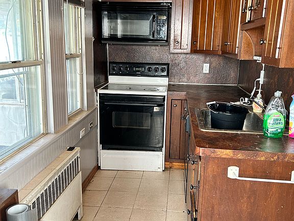 4th image of 1319 S Albert St