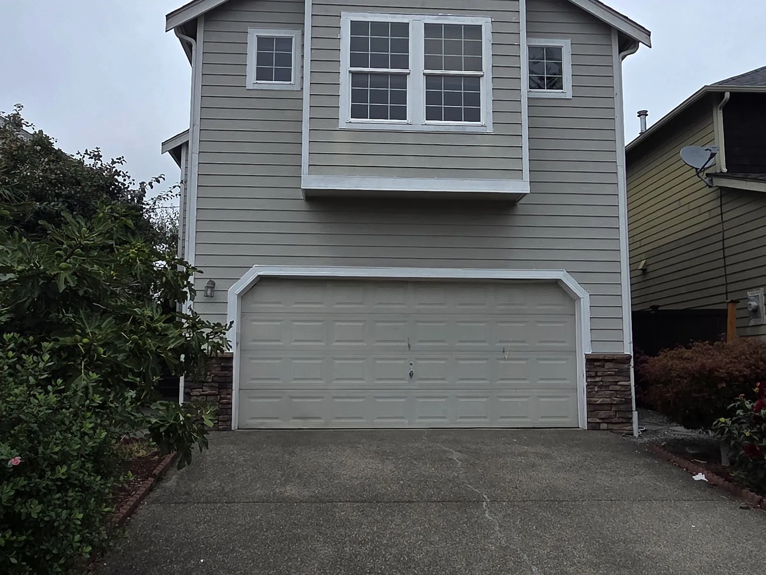 4 bed, 2.5 bath, 1914 sqft, $3,400 — Photo 1