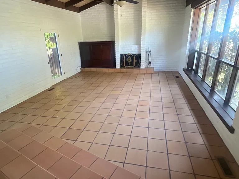 525 Midway St — Photo 7
