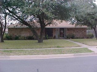 801 Waynelee Dr, Lancaster, TX 75146