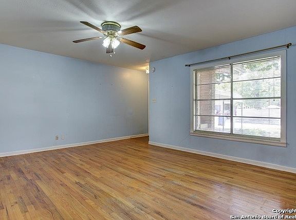 5th image of 303 Hartline Dr