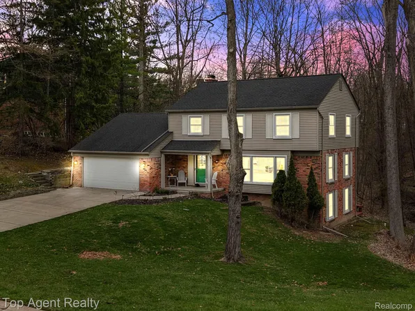 30347 Georgetown Dr, Beverly Hills, MI 48025