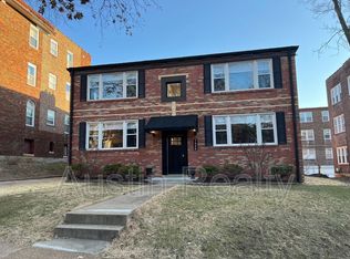 7526 Byron Pl APT 1W, Saint Louis, MO 63105