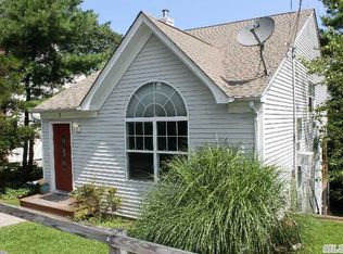 7 Greenlawn Rd, Sound Beach, NY 11789