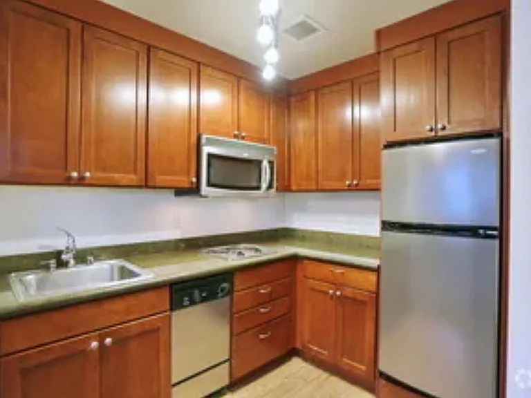 Catalina Apartments — Photo 45