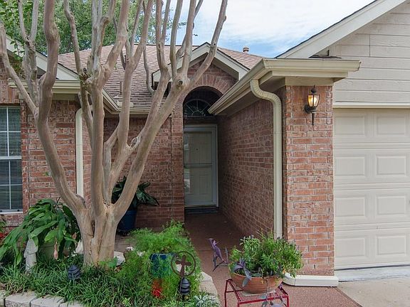 4th image of 2612 N Walker Dr
