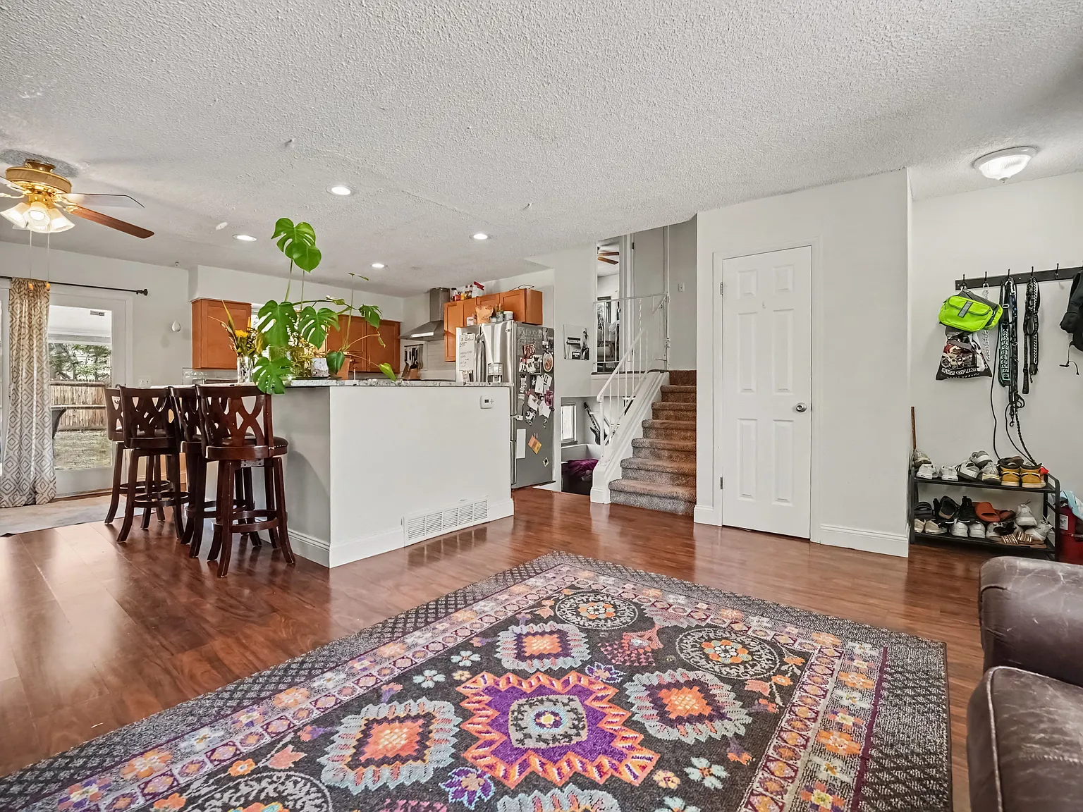 3 bed, 1940 sqft, $3,200 — Photo 4