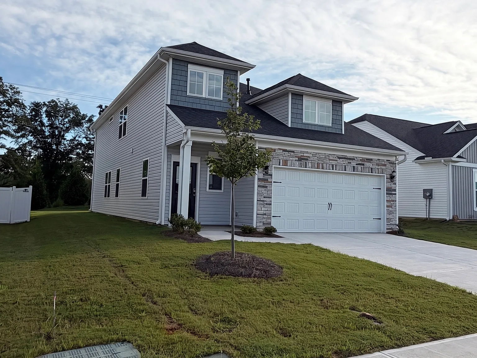 4 bed, 2.5 bath, 2046 sqft, $1,900 — Photo 3