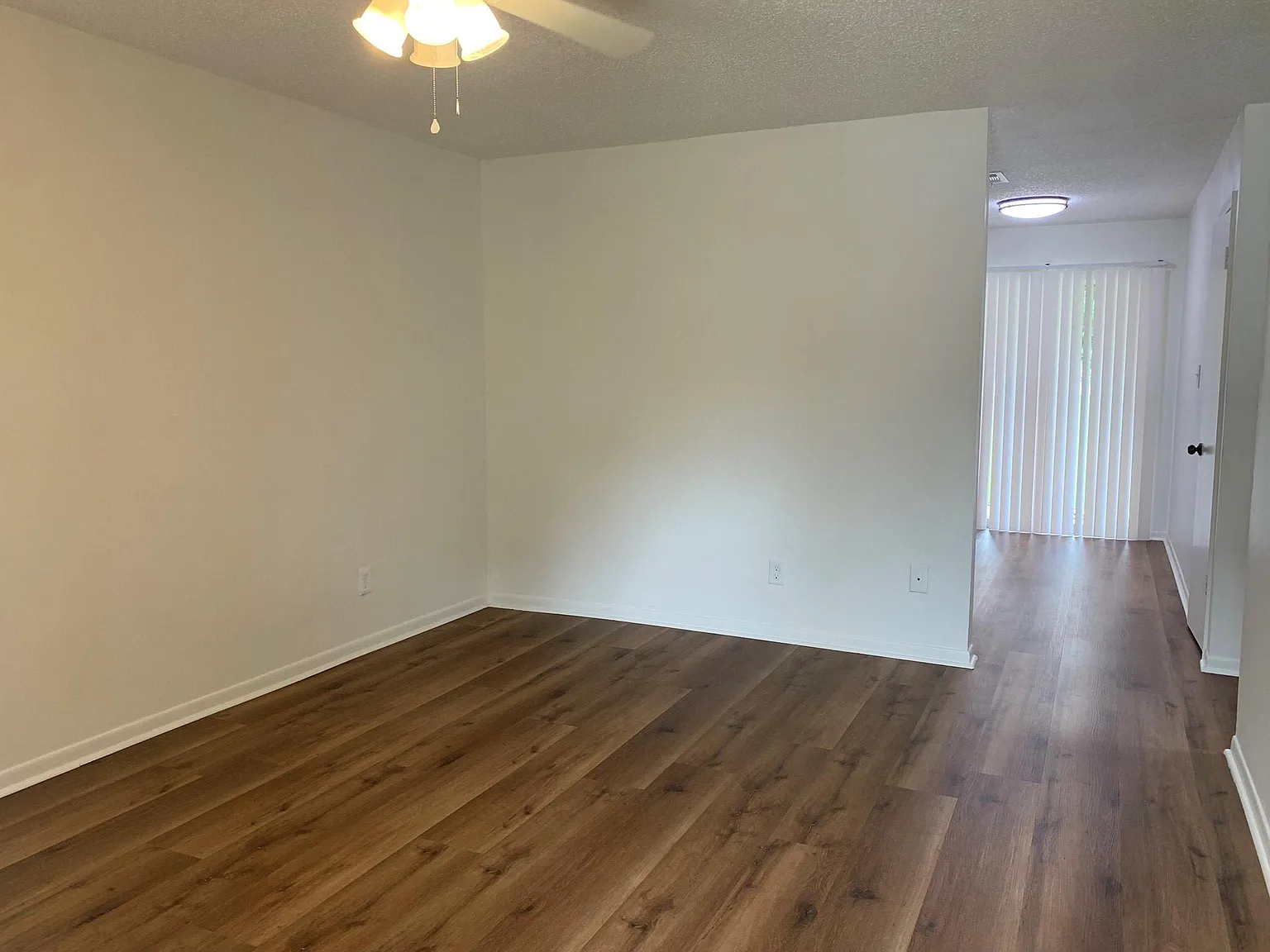 2 bed, 1.0 bath, 819 sqft, $1,150 — Photo 3