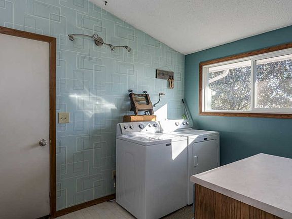 3rd image of 33295 Sibley Heights Ln