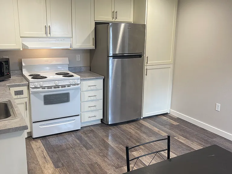 1139 S G St #5 — Photo 1