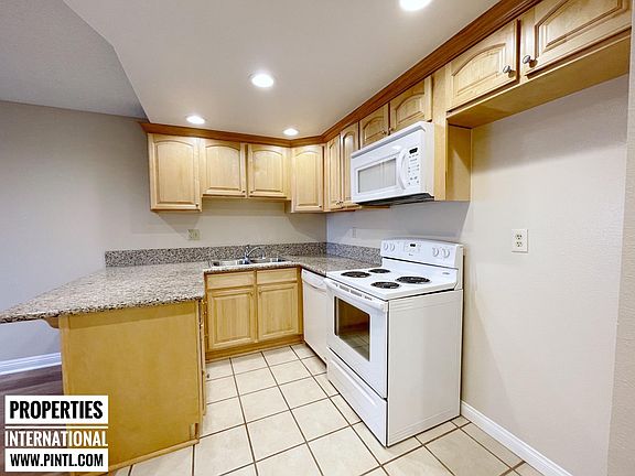 2nd image of 2345 Merton Ave APT 115