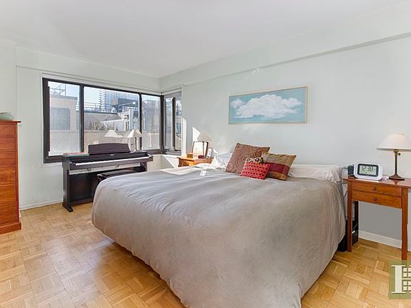4th image of 10 E End Ave APT 14N