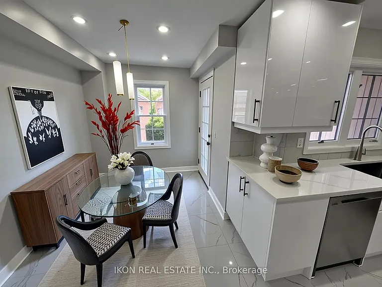 67 Sprucedale Way E — Photo 6