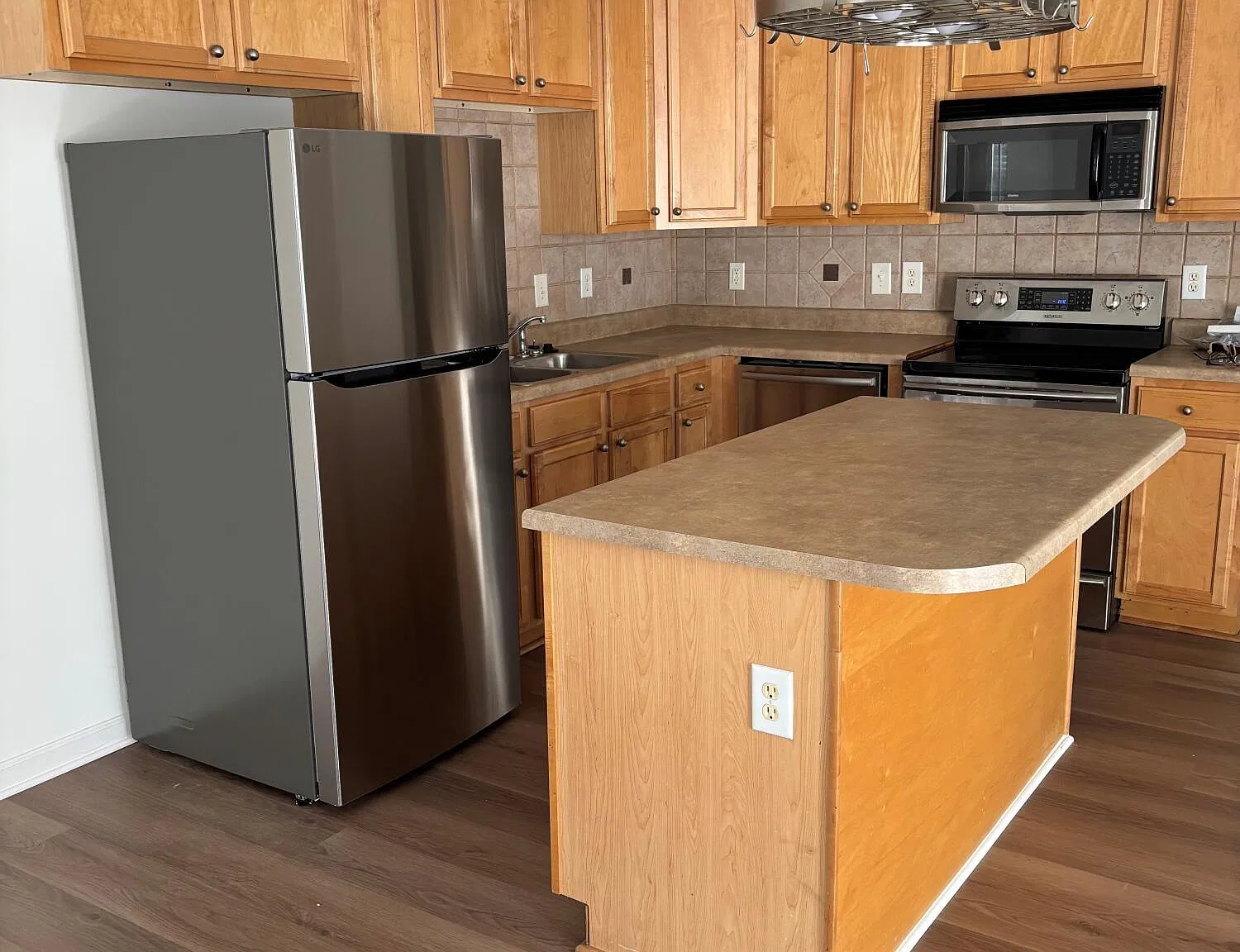 3 bed, 2.5 bath, 1532 sqft, $1,795 — Photo 4