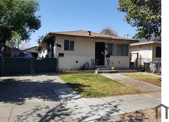 2 bed, 775 sqft, $2,995 — Photo 1