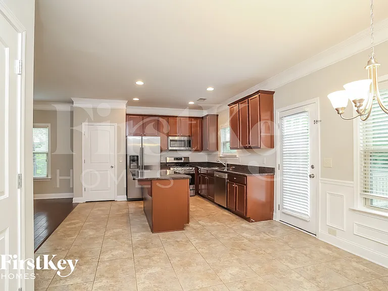 218 Woods Cir — Photo 5