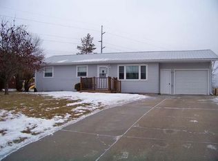 4604 E Roughrider Cir, Mandan, ND 58554