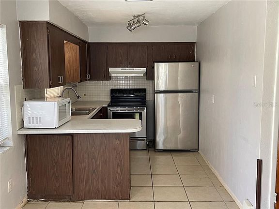 4th image of 186 175th Terrace Dr E #B