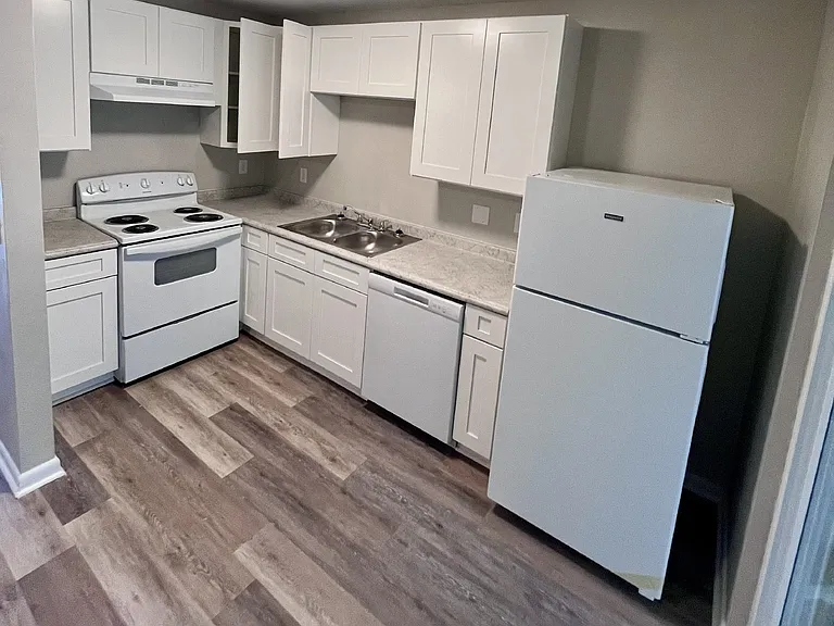 189 Lakeview Dr — Photo 2