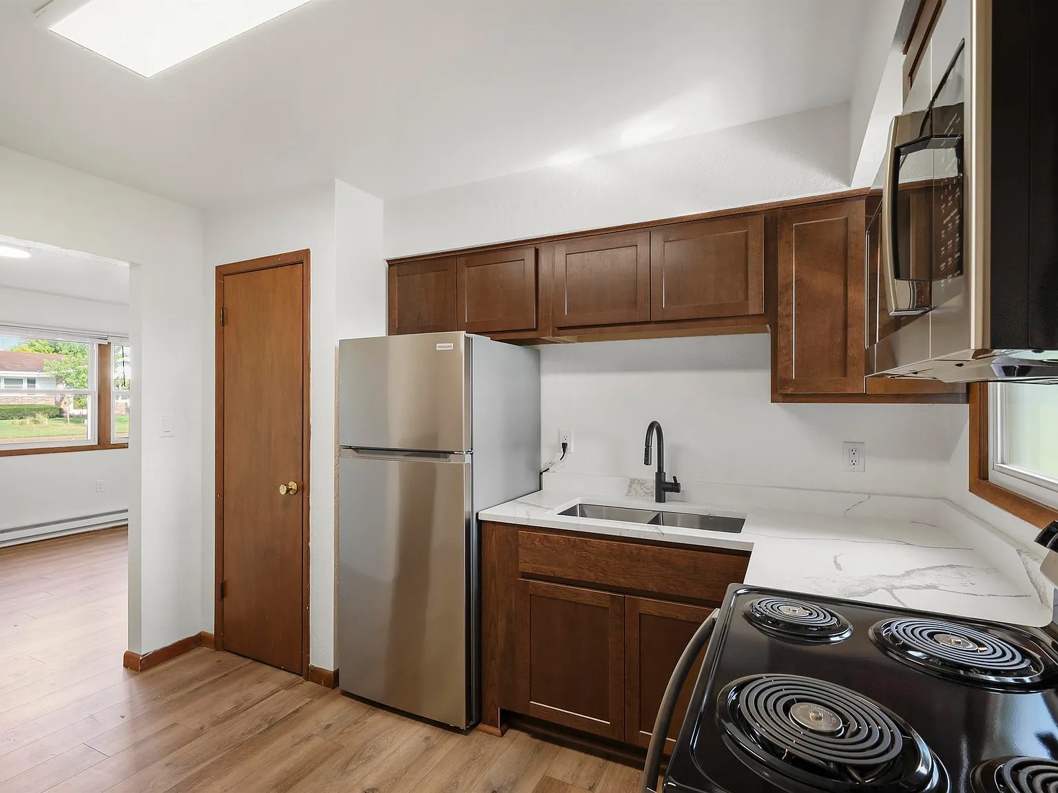 616 S Clinton St, Cuba City, WI 53807 — Photo 4