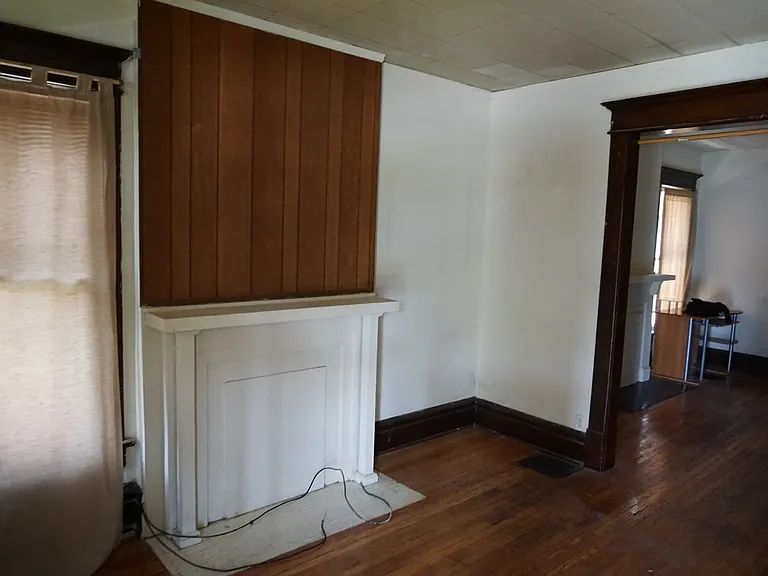 24-26 W 10th Ave — Photo 3
