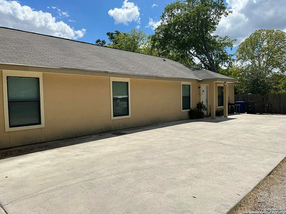 823 Bynum Ave #201