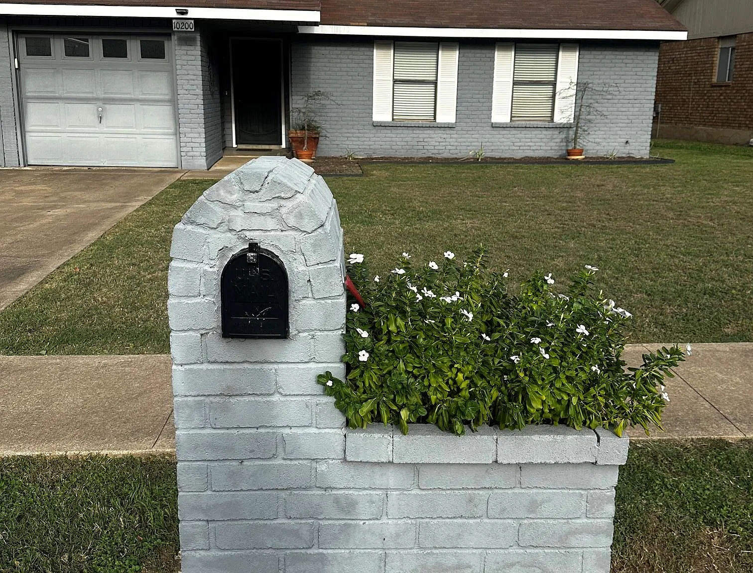 3 bed, 2.0 bath, 1588 sqft, $2,100 — Photo 1