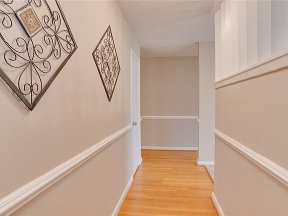 4th image of 23 Shore Park Dr