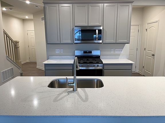 4th image of 3242 Arabian Ln