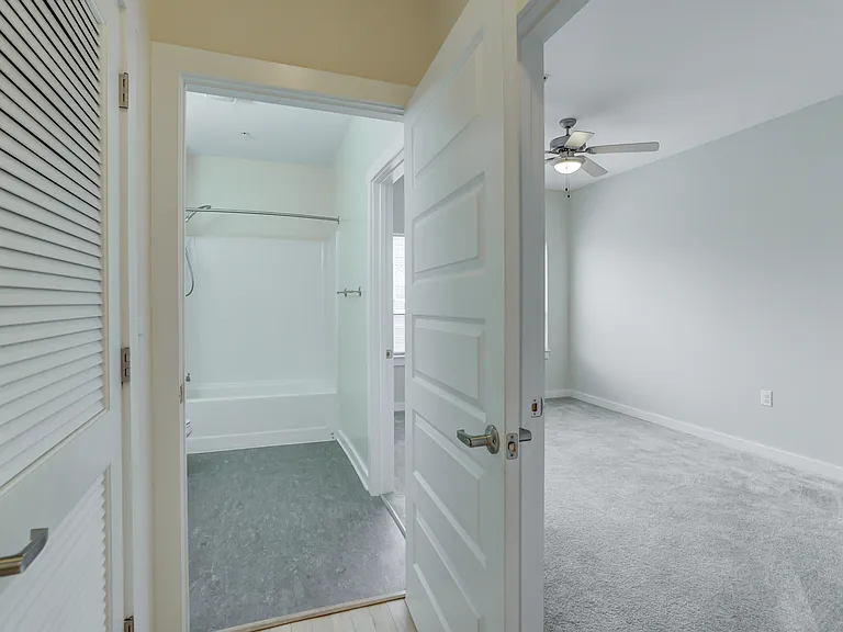 909 Perry St — Photo 34