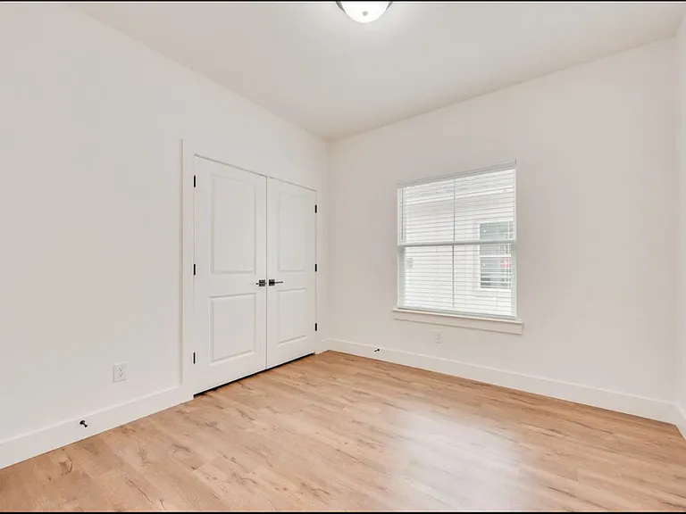 1805 Franklin Ave — Photo 14