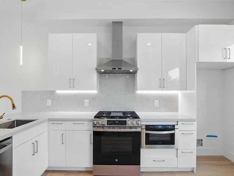 1425 N Garrett Ave #106 — Photo 7