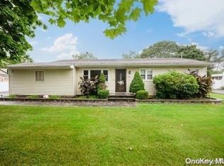 340 Munsell Rd, East Patchogue, NY 11772